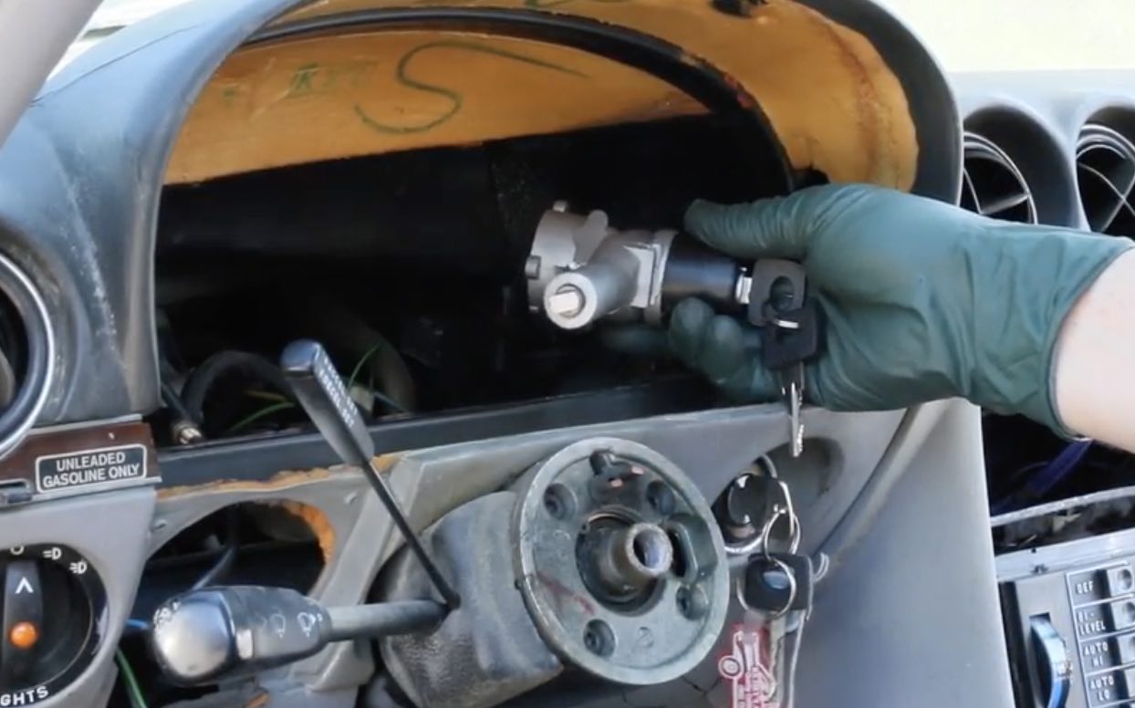 1972 to 1985 R107 Steering Lock Removal Video Class 40 Minutes On